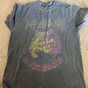 Gray Def Leppard Graphic T-Shirt